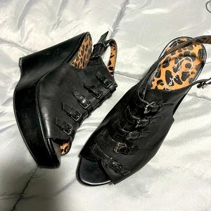 Jessica Simpson black wedges